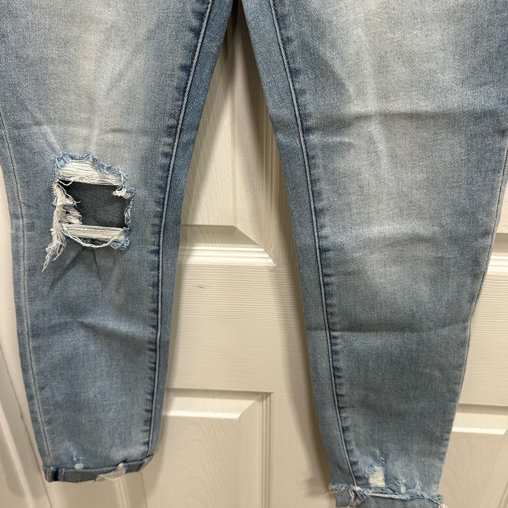 Vervet Distressed Jeans NWT - Picture 4 of 12